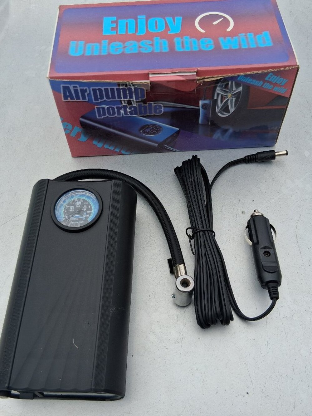 PORTABLE AIR PUMP NEW IN BOX